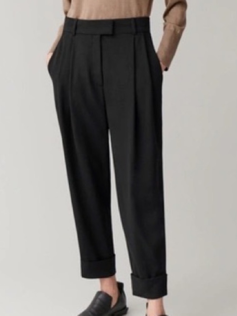 COS Black Pants Women's Size 6 Crop Cuffed Pleated Tapered Office Capsule